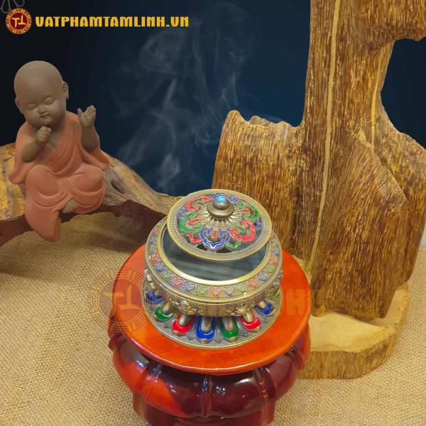 Xông Trầm Lư Đồng Bát Kiết Tường 